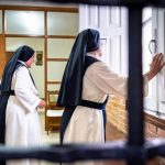 Cinque_suore_lasciano_convento