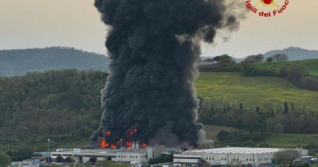 Incendio_in_azienda_di_plastic