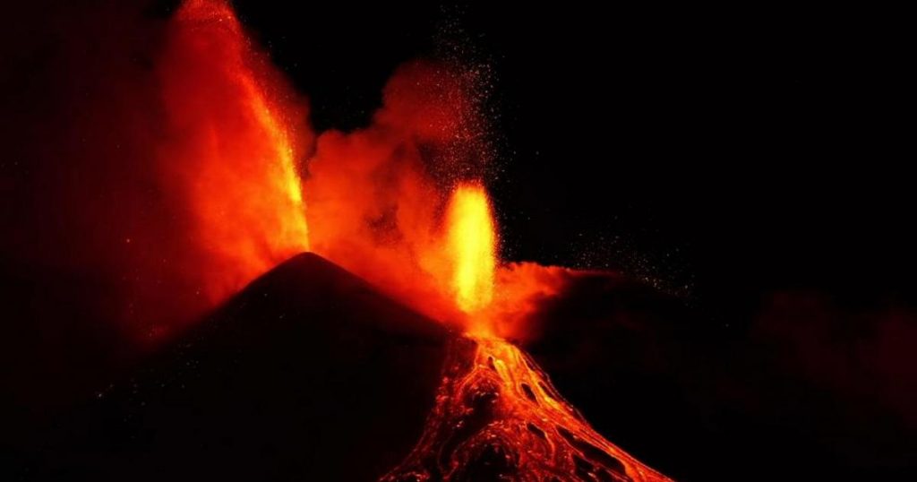 L%27etna_torna_in_attivit%C3%A0_con_f