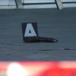 Spari_in_un_centro_commerciale