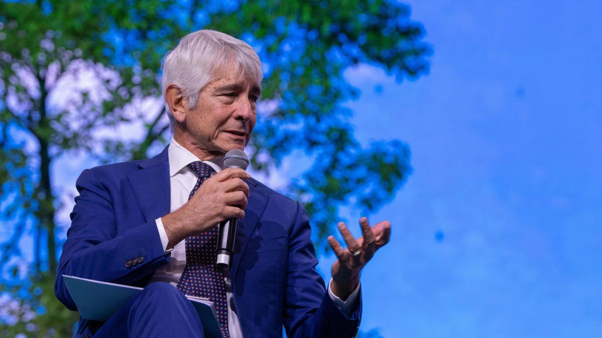 Il_ministro_per_lo_sport_comme